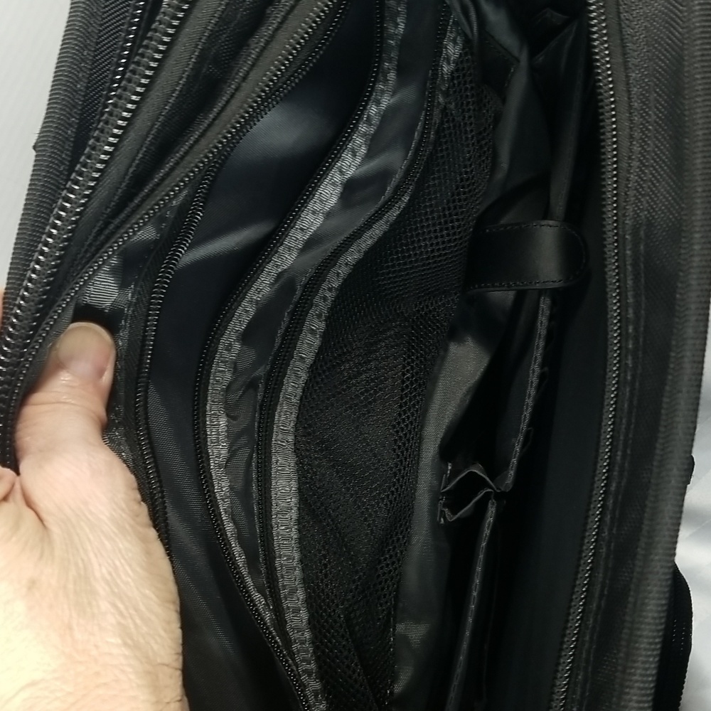 CALCUTTA BRIEFCASE/TRAVEL BAG LABTOP BAG IN BLACK CANVAS - Picture 5 of 8
